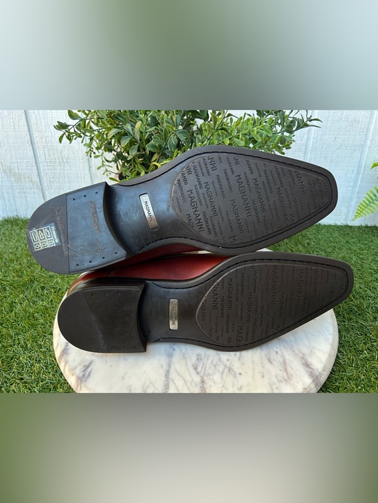 Magnanni Leather Oxford men 
$399 new 
Color: tabacco - Picture 15 of 16